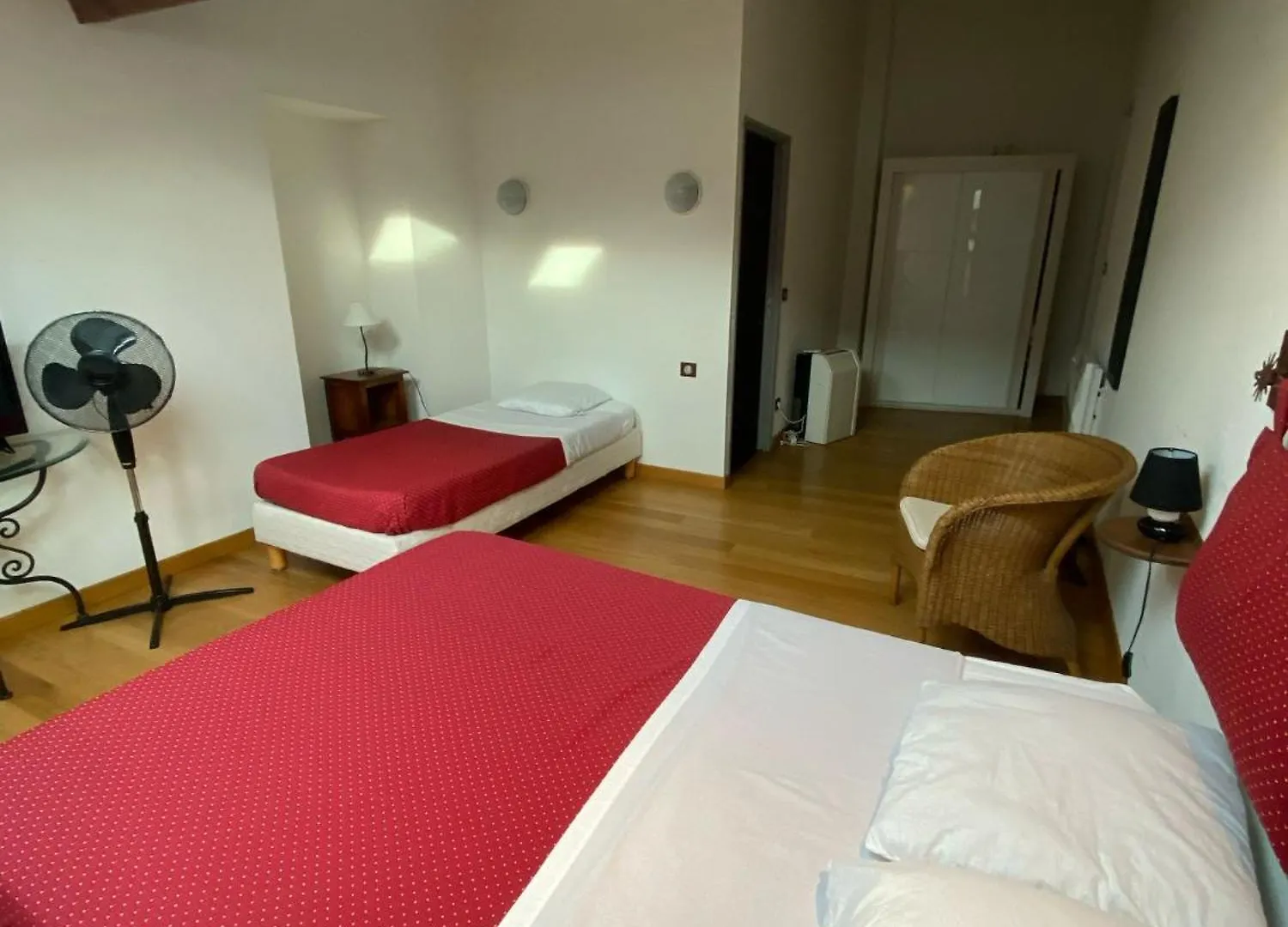 Värdshus Auberge Des Trois Ami-Es Vinezac Frankrike