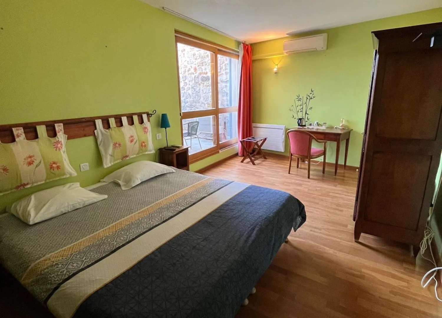 Auberge Des Trois Ami-Es Vinezac 0*,  Frankrike